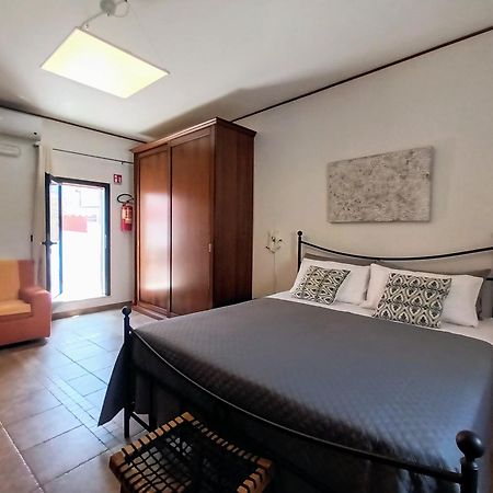 Antiche Mura Apartments "Nel Cuore Della Puglia"Bivani, Cucina, Terrazzo Turi Bagian luar foto