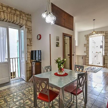 Antiche Mura Apartments "Nel Cuore Della Puglia"Bivani, Cucina, Terrazzo Turi Bagian luar foto