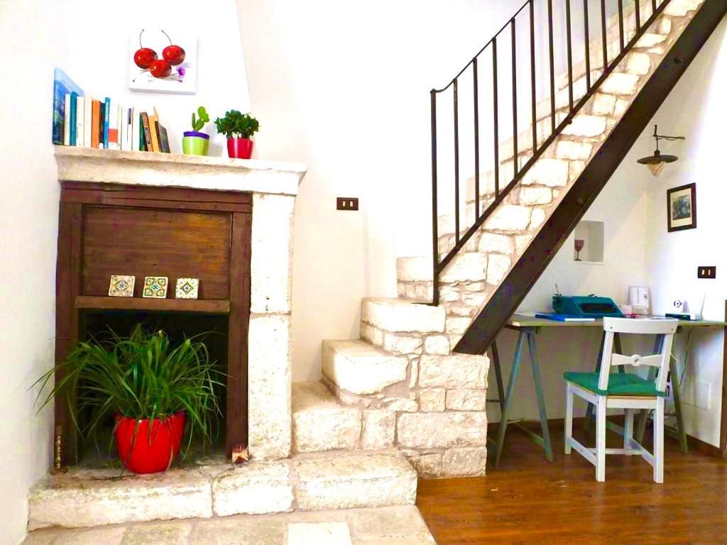 Antiche Mura Apartments "Nel Cuore Della Puglia"Bivani, Cucina, Terrazzo Turi Bagian luar foto