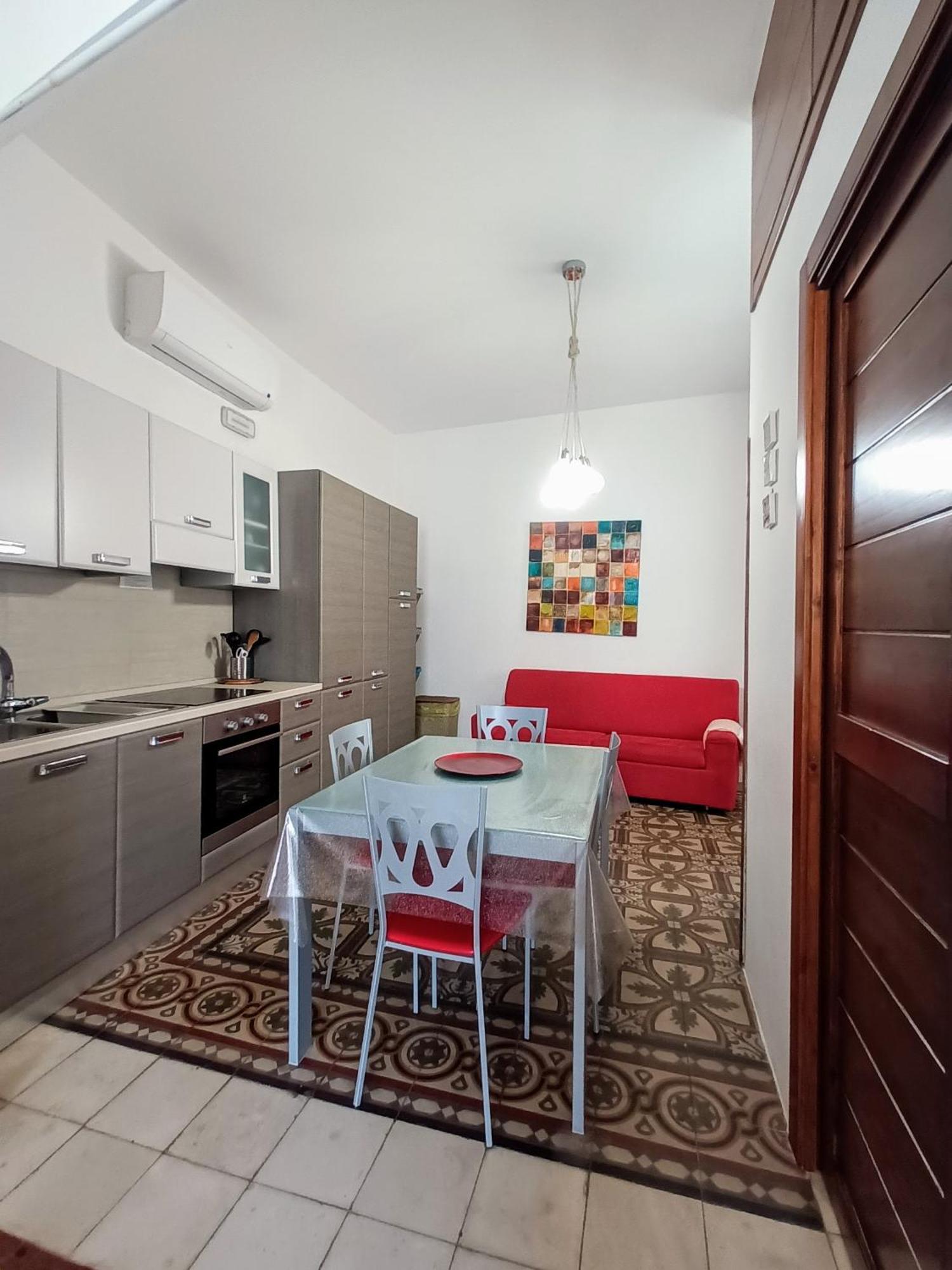 Antiche Mura Apartments "Nel Cuore Della Puglia"Bivani, Cucina, Terrazzo Turi Bagian luar foto