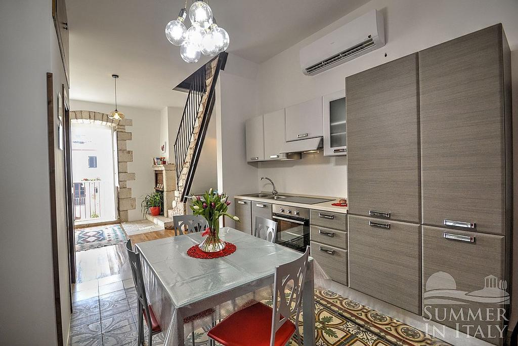 Antiche Mura Apartments "Nel Cuore Della Puglia"Bivani, Cucina, Terrazzo Turi Bagian luar foto