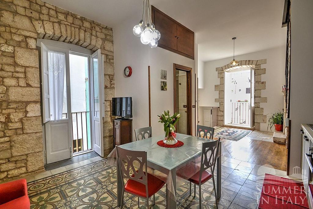 Antiche Mura Apartments "Nel Cuore Della Puglia"Bivani, Cucina, Terrazzo Turi Bagian luar foto