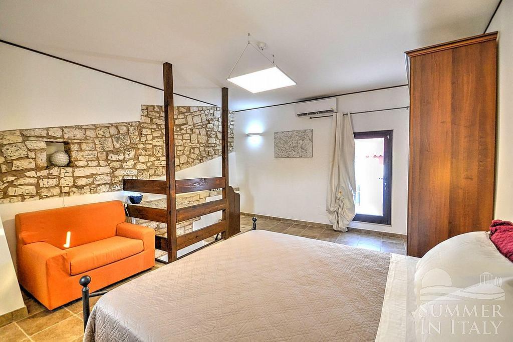 Antiche Mura Apartments "Nel Cuore Della Puglia"Bivani, Cucina, Terrazzo Turi Bagian luar foto