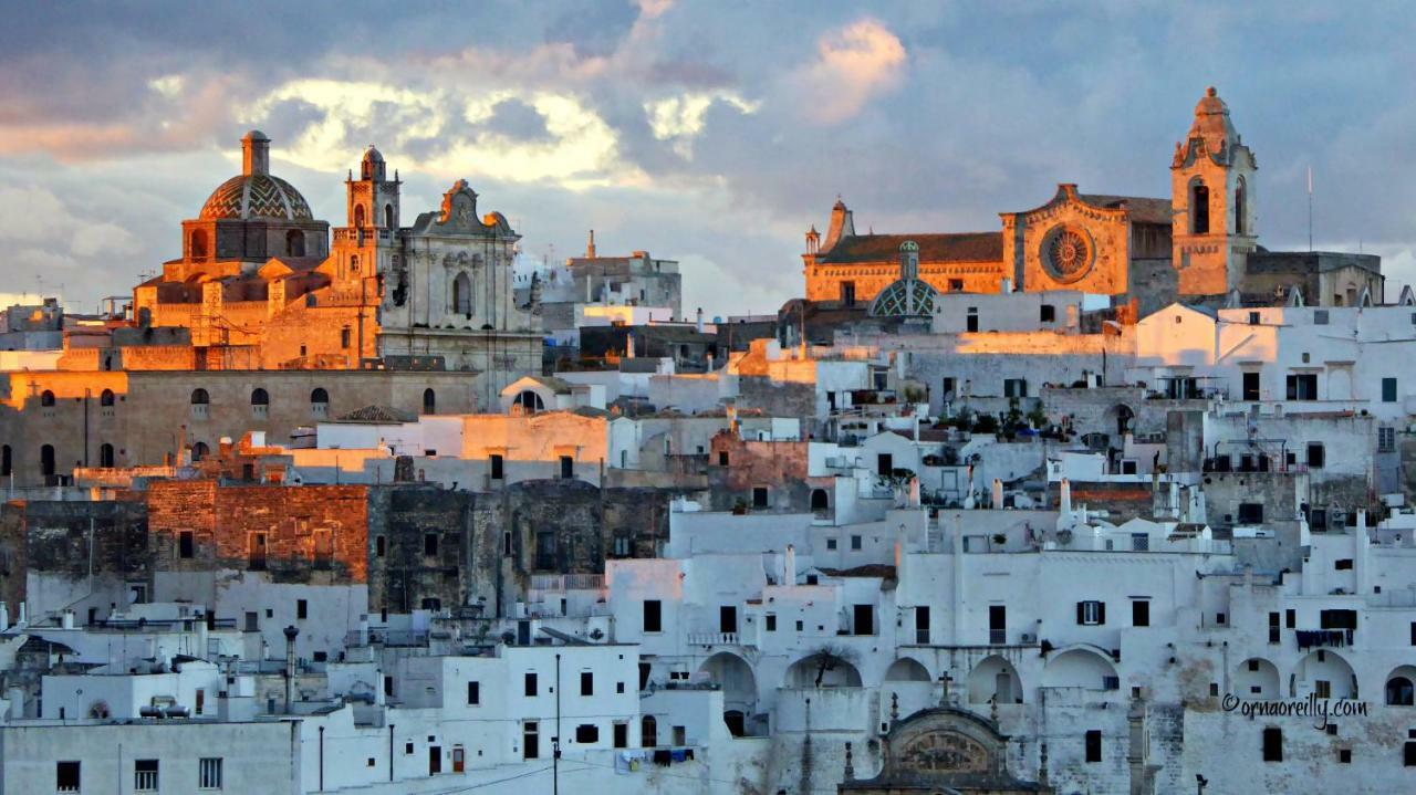 Antiche Mura Apartments "Nel Cuore Della Puglia"Bivani, Cucina, Terrazzo Turi Bagian luar foto